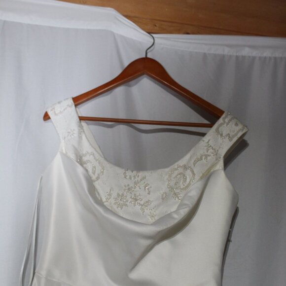 NWT Avica Bridal Collection Ivory Cowl Neck Wedding Dress - Picture 6 of 11